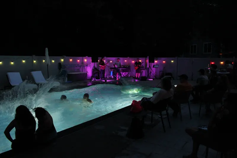 Atomsmasher at the pool party, photo 14